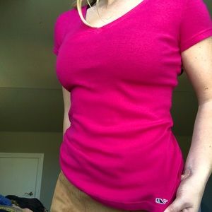 Hot pink vineyard vines tee!